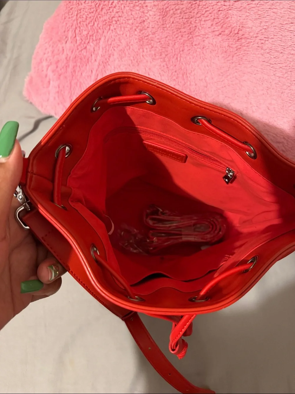 Glamoholic Lifestyle bold red